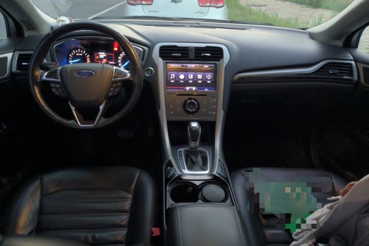 Used Ford Mondeo 2013 2.0L GTDi 200 Fashion Edition Center Console