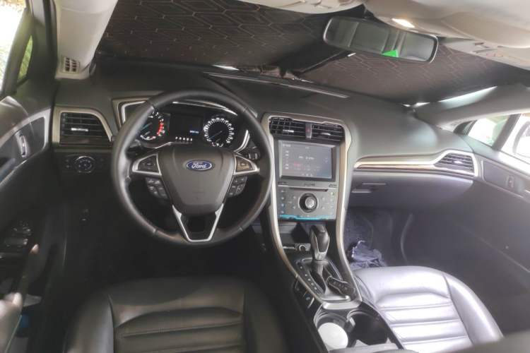 Used Ford Mondeo 2013 2.0L GTDi 200 Fashion Edition Center Console