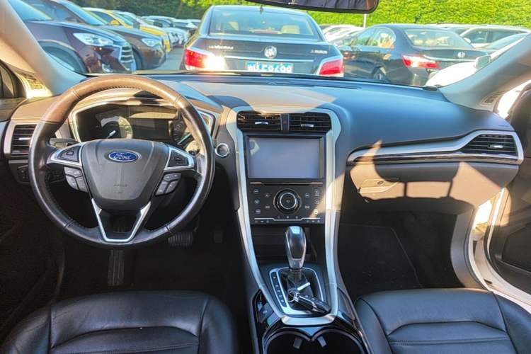 Used Ford Mondeo 2013 2.0L GTDi 200 Fashion Edition Center Console