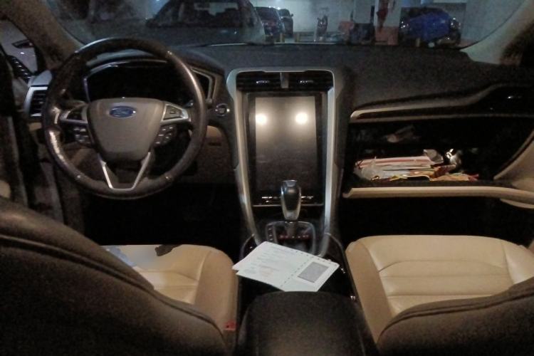 Used Ford Mondeo 2013 2.0L GTDi 200 Fashion Edition Center Console