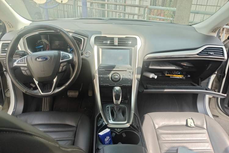 Used Ford Mondeo 2013 2.0L GTDi 200 Fashion Edition Center Console