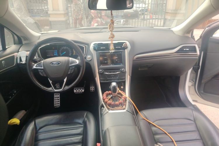 Used Ford Mondeo 2013 2.0L GTDi 200 Luxury Model Center Console