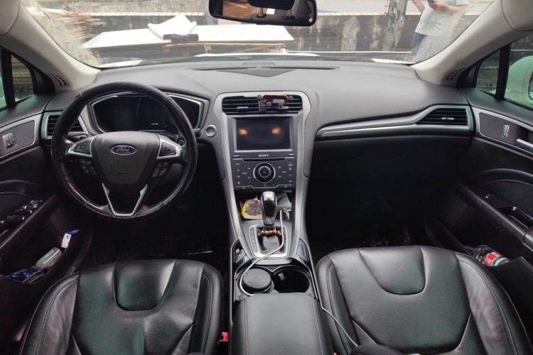 Used Ford Mondeo 2013 2.0L GTDi240 Luxury Sport Model Center Console