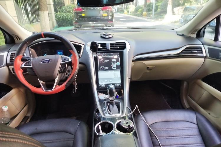 Used Ford Mondeo 2013 1.5L GTDi180 Comfort Model Center Console