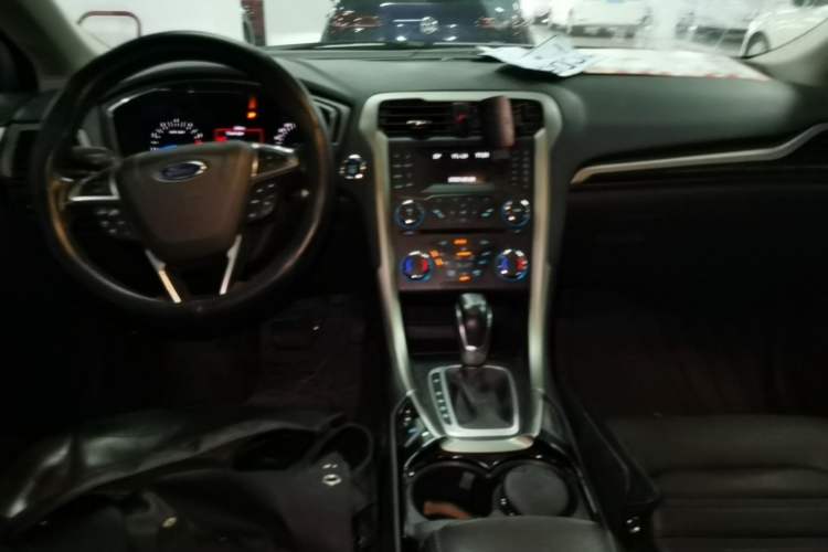 Used Ford Mondeo 2013 2.0L GTDi 200 Fashion Edition Center Console
