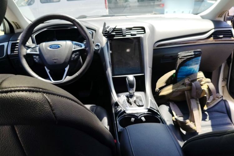 Used Ford Mondeo 2013 2.0L GTDi 200 Fashion Edition Center Console