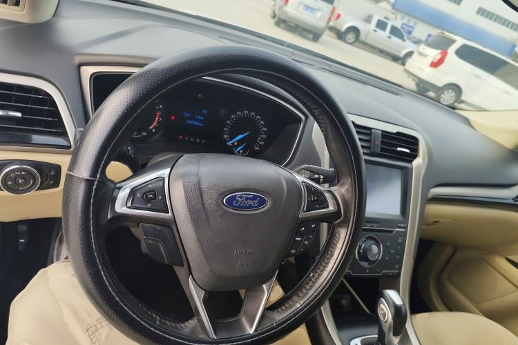 Used Ford Mondeo 2013 1.5L GTDi180 Comfort Model Center Console