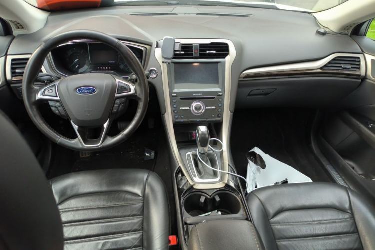 Used Ford Mondeo 2013 2.0L GTDi 200 Fashion Edition Center Console