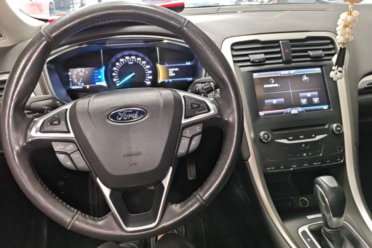 Used Ford Mondeo 2013 2.0L GTDi 200 Luxury Model Center Console