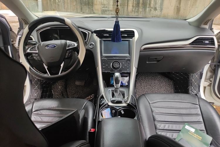 Used Ford Mondeo 2013 2.0L GTDi 200 Fashion Edition Center Console