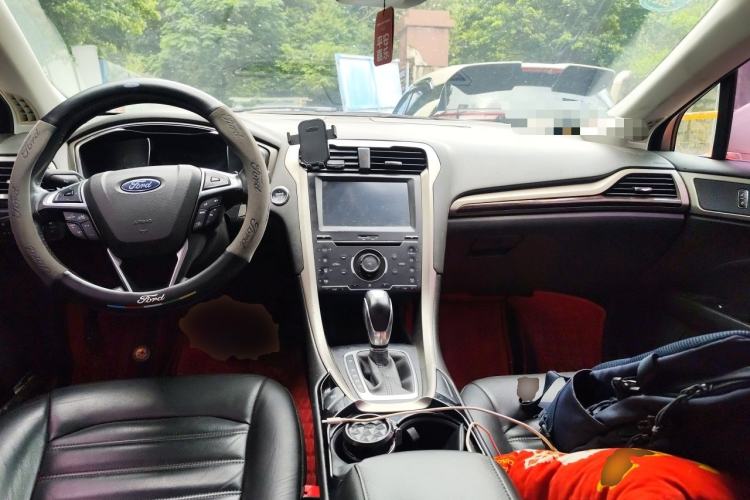 Used Ford Mondeo 2013 2.0L GTDi 200 Fashion Edition Center Console
