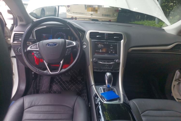 Used Ford Mondeo 2013 2.0L GTDi 200 Luxury Model Center Console