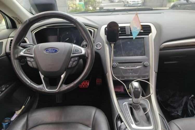 Used Ford Mondeo 2013 2.0L GTDi 200 Luxury Model Center Console