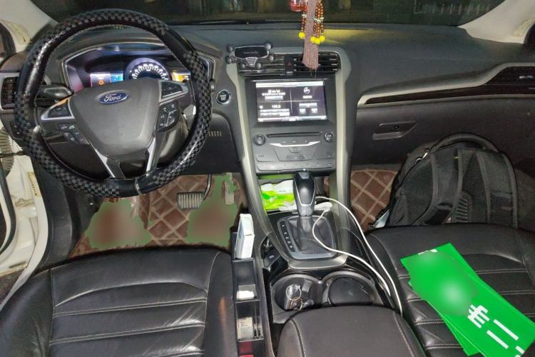 Used Ford Mondeo 2013 2.0L GTDi 200 Luxury Model Center Console