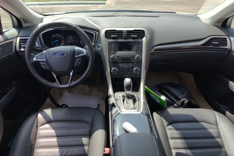 Used Ford Mondeo 2013 2.0L GTDi 200 Fashion Edition Center Console