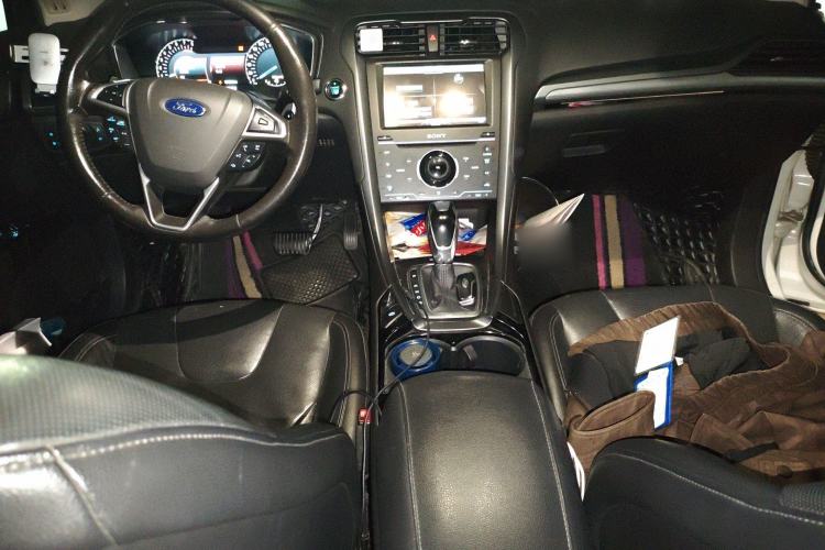 Used Ford Mondeo 2013 2.0L GTDi240 Luxury Sport Model Center Console
