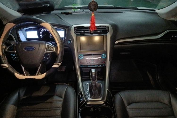 Used Ford Mondeo 2013 2.0L GTDi 200 Luxury Model Center Console
