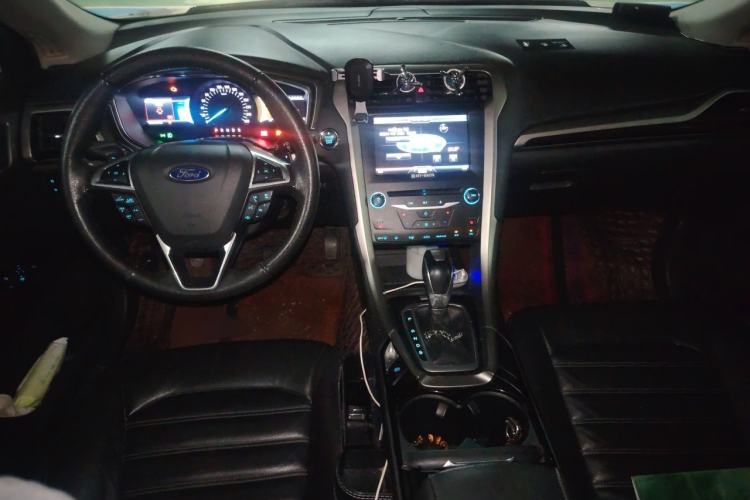 Used Ford Mondeo 2013 2.0L GTDi 200 Luxury Model Center Console