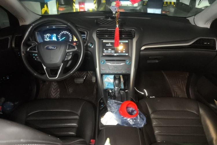 Used Ford Mondeo 2013 2.0L GTDi 200 Luxury Model Center Console