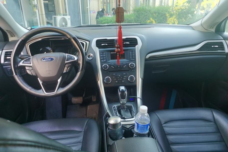Used Ford Mondeo 2013 2.0L GTDi 200 Fashion Edition Center Console