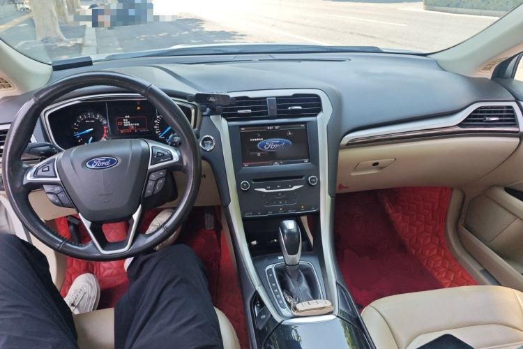Used Ford Mondeo 2013 2.0L GTDi 200 Fashion Edition Center Console