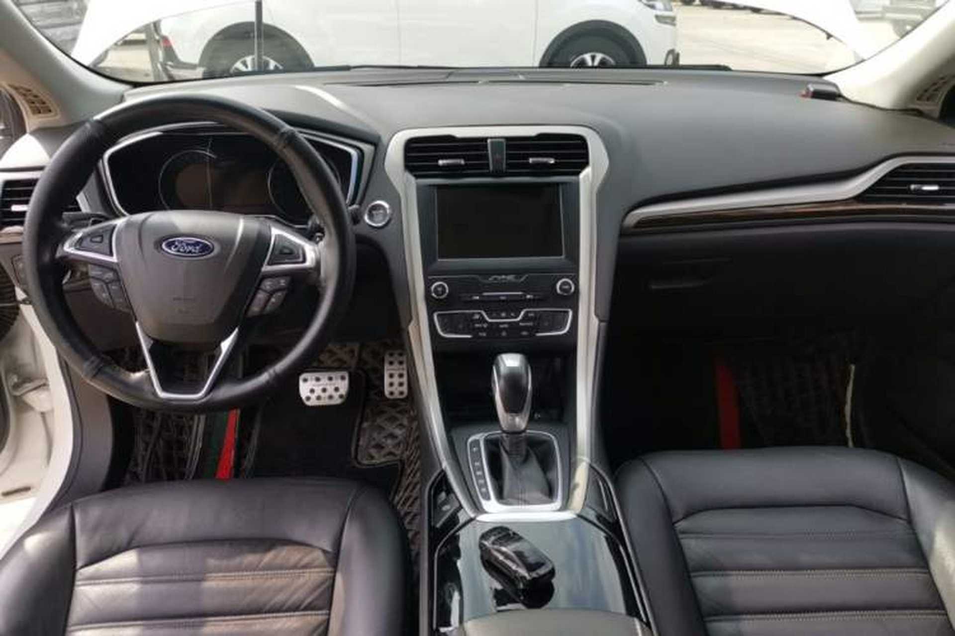 Used Ford Mondeo 2013 2.0L GTDi 200 Fashion Edition Center Console