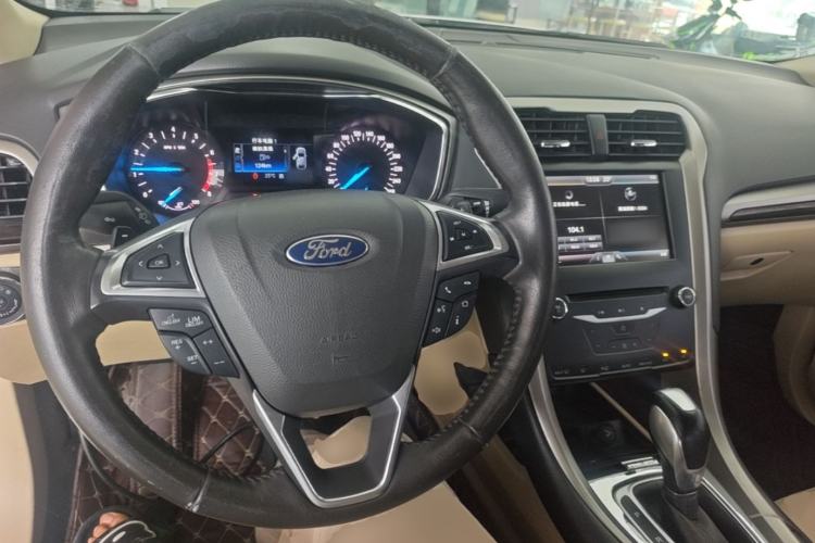 Used Ford Mondeo 2013 2.0L GTDi 200 Fashion Edition Center Console