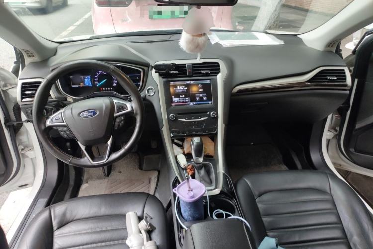 Used Ford Mondeo 2013 2.0L GTDi 200 Luxury Model Center Console