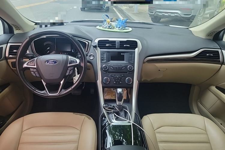 Used Ford Mondeo 2013 2.0L GTDi 200 Fashion Edition Center Console