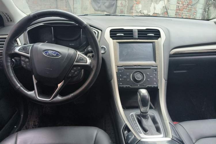 Used Ford Mondeo 2013 2.0L GTDi 200 Fashion Edition Center Console