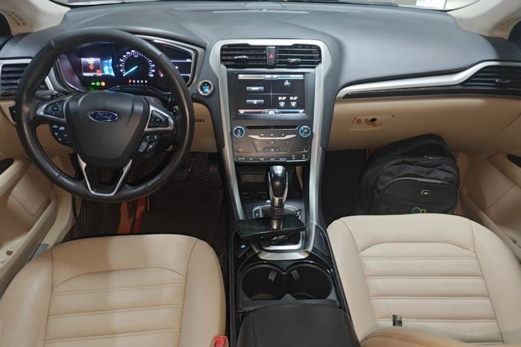 Used Ford Mondeo 2013 2.0L GTDi 200 Luxury Model Center Console