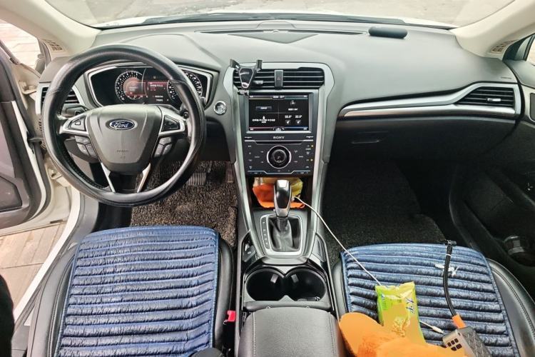 Used Ford Mondeo 2013 2.0L GTDi240 Luxury Sport Model Center Console