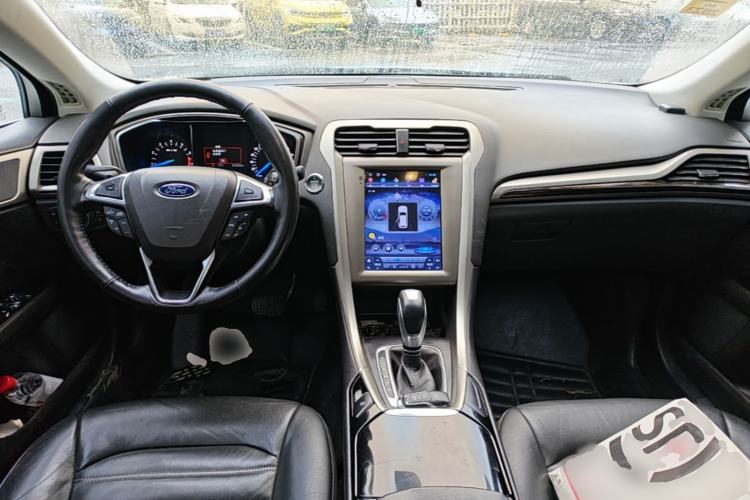 Used Ford Mondeo 2013 2.0L GTDi 200 Fashion Edition Center Console