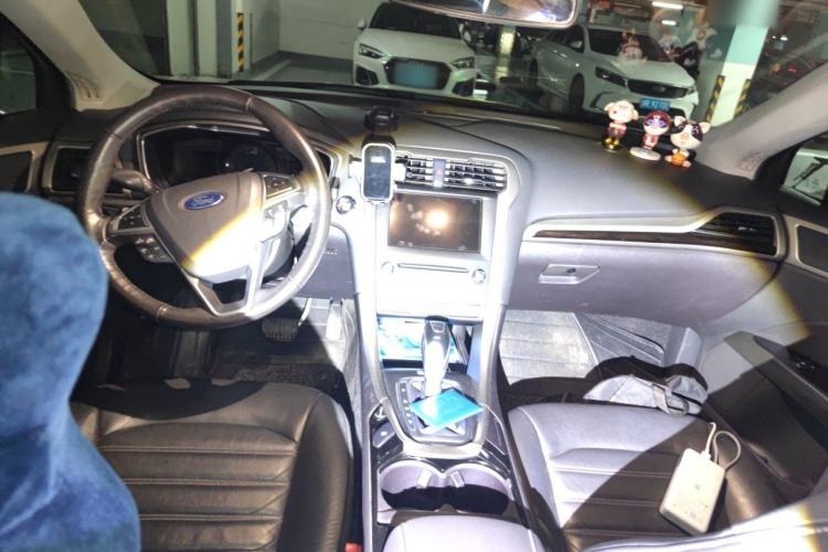 Used Ford Mondeo 2013 2.0L GTDi 200 Luxury Model Center Console