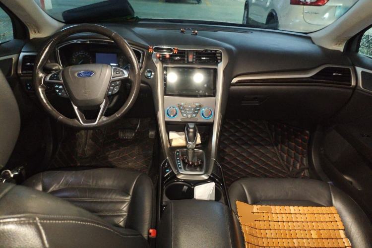 Used Ford Mondeo 2013 2.0L GTDi 200 Fashion Edition Center Console