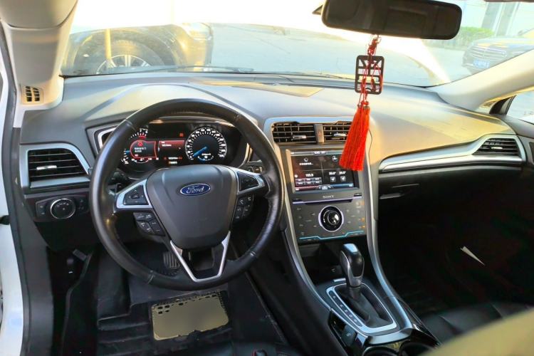 Used Ford Mondeo 2013 2.0L GTDi240 Luxury Sport Model Center Console