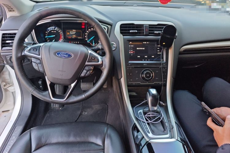 Used Ford Mondeo 2013 2.0L GTDi 200 Fashion Edition Center Console
