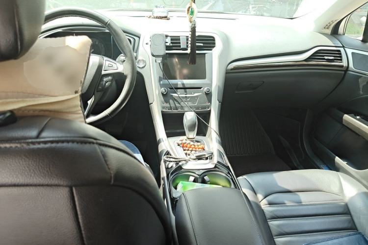 Used Ford Mondeo 2013 2.0L GTDi 200 Luxury Model Center Console