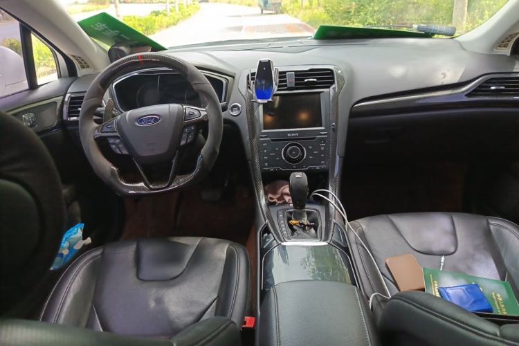 Used Ford Mondeo 2013 2.0L GTDi240 Luxury Sport Model Center Console