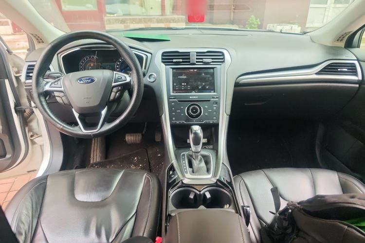 Used Ford Mondeo 2013 2.0L GTDi240 Luxury Sport Model Center Console
