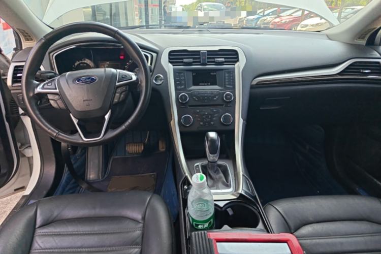 Used Ford Mondeo 2013 2.0L GTDi 200 Fashion Edition Center Console