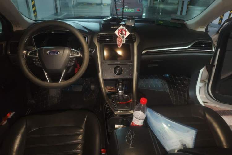 Used Ford Mondeo 2013 2.0L GTDi240 Ultimate Edition Center Console