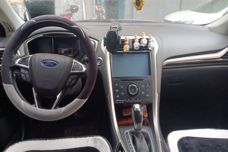 Used Ford Mondeo 2013 2.0L GTDi 200 Fashion Edition Center Console