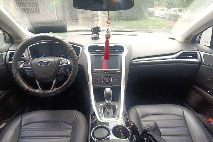 Used Ford Mondeo 2013 1.5L GTDi180 Fashion Edition Center Console