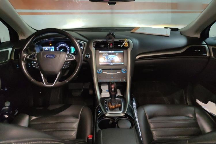Used Ford Mondeo 2013 2.0L GTDi 200 Luxury Model Center Console