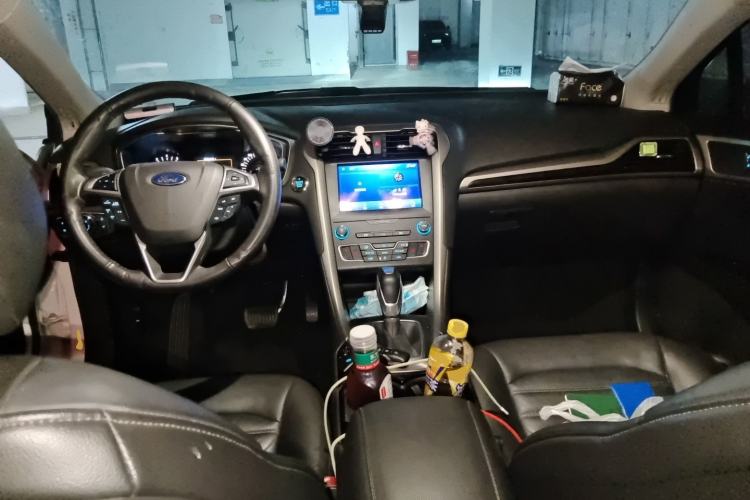 Used Ford Mondeo 2013 2.0L GTDi 200 Fashion Edition Center Console