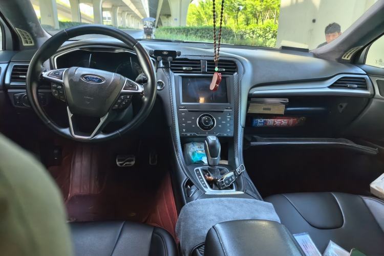 Used Ford Mondeo 2013 2.0L GTDi240 Luxury Sport Model Center Console