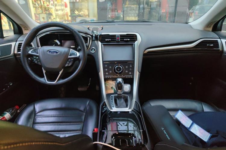 Used Ford Mondeo 2013 2.0L GTDi 200 Fashion Edition Center Console