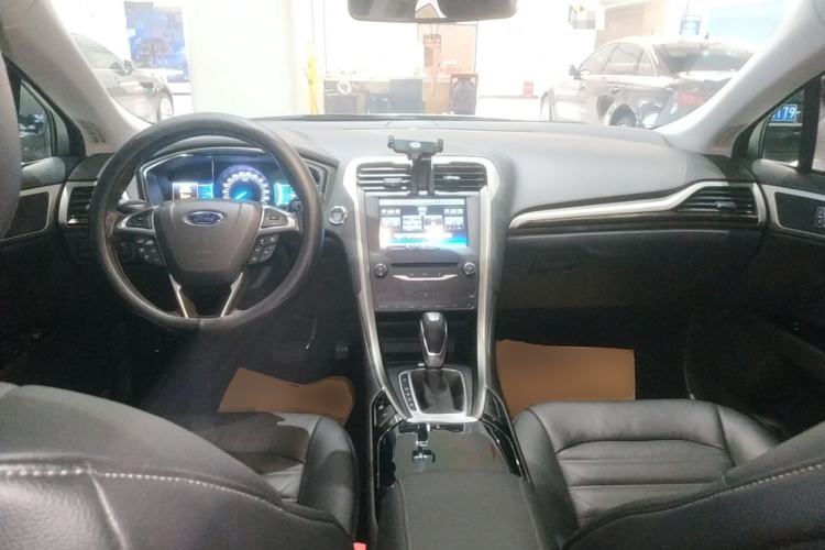 Used Ford Mondeo 2013 2.0L GTDi 200 Luxury Model Center Console