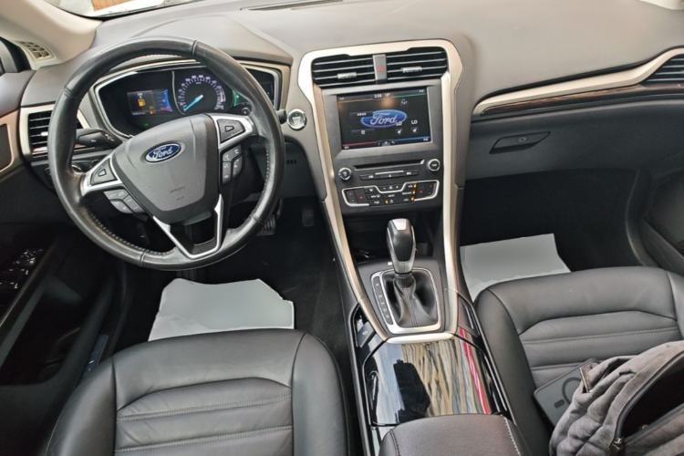 Used Ford Mondeo 2013 2.0L GTDi 200 Luxury Model Center Console